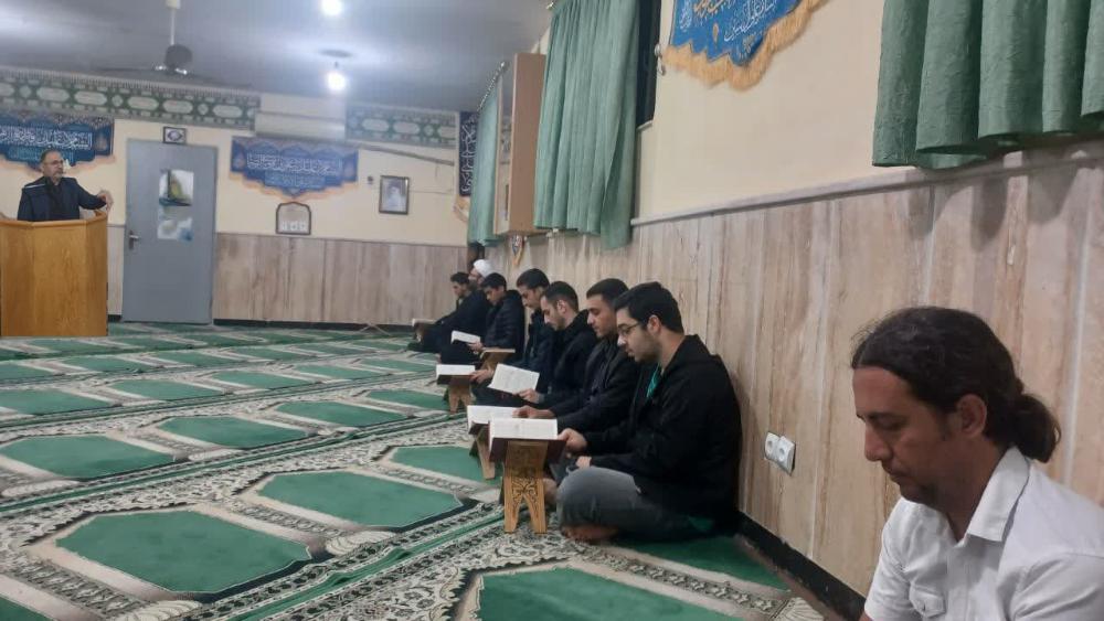 محفل انس با قرآن کریم در هفته قرآن و عترت در خوابگاههای دانشجویی برگزار شد